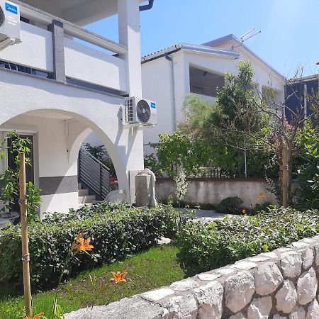 H&F Apartmani Vir Bagian luar foto