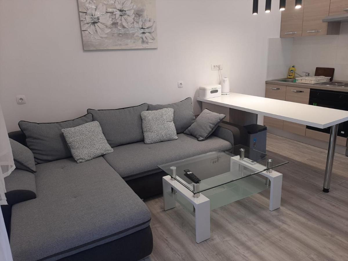 H&F Apartmani Vir Bagian luar foto