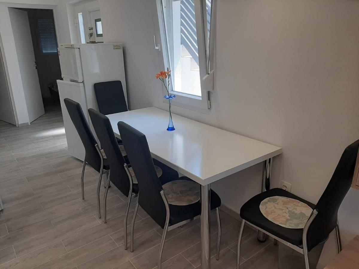 H&F Apartmani Vir Bagian luar foto