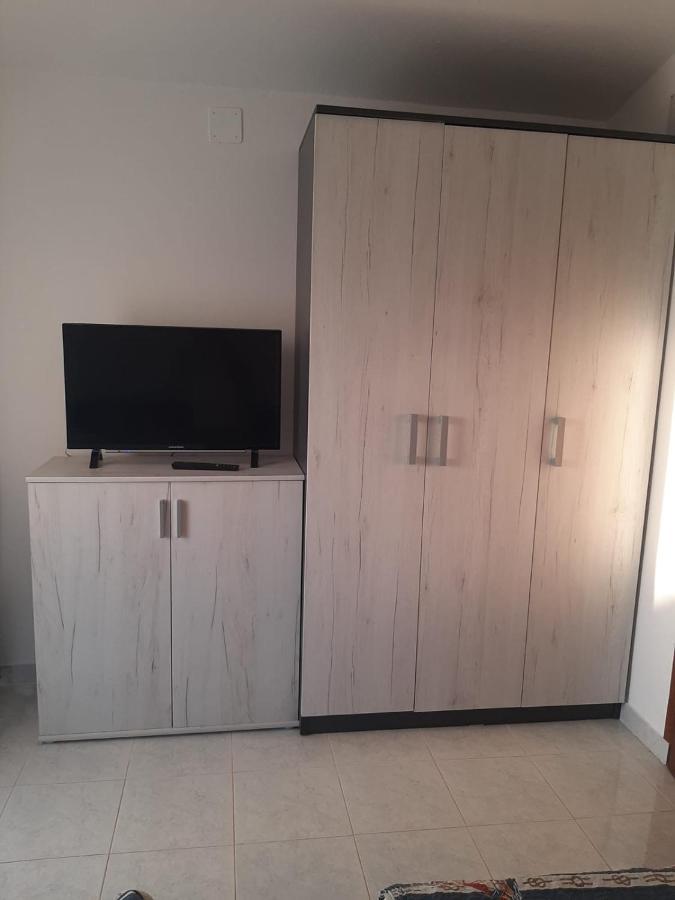 H&F Apartmani Vir Bagian luar foto