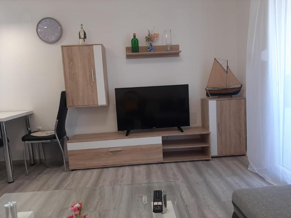 H&F Apartmani Vir Bagian luar foto