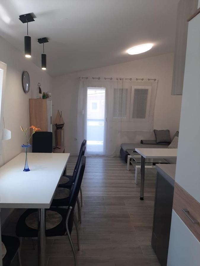 H&F Apartmani Vir Bagian luar foto