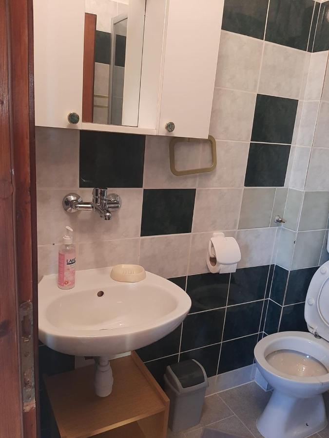 H&F Apartmani Vir Bagian luar foto