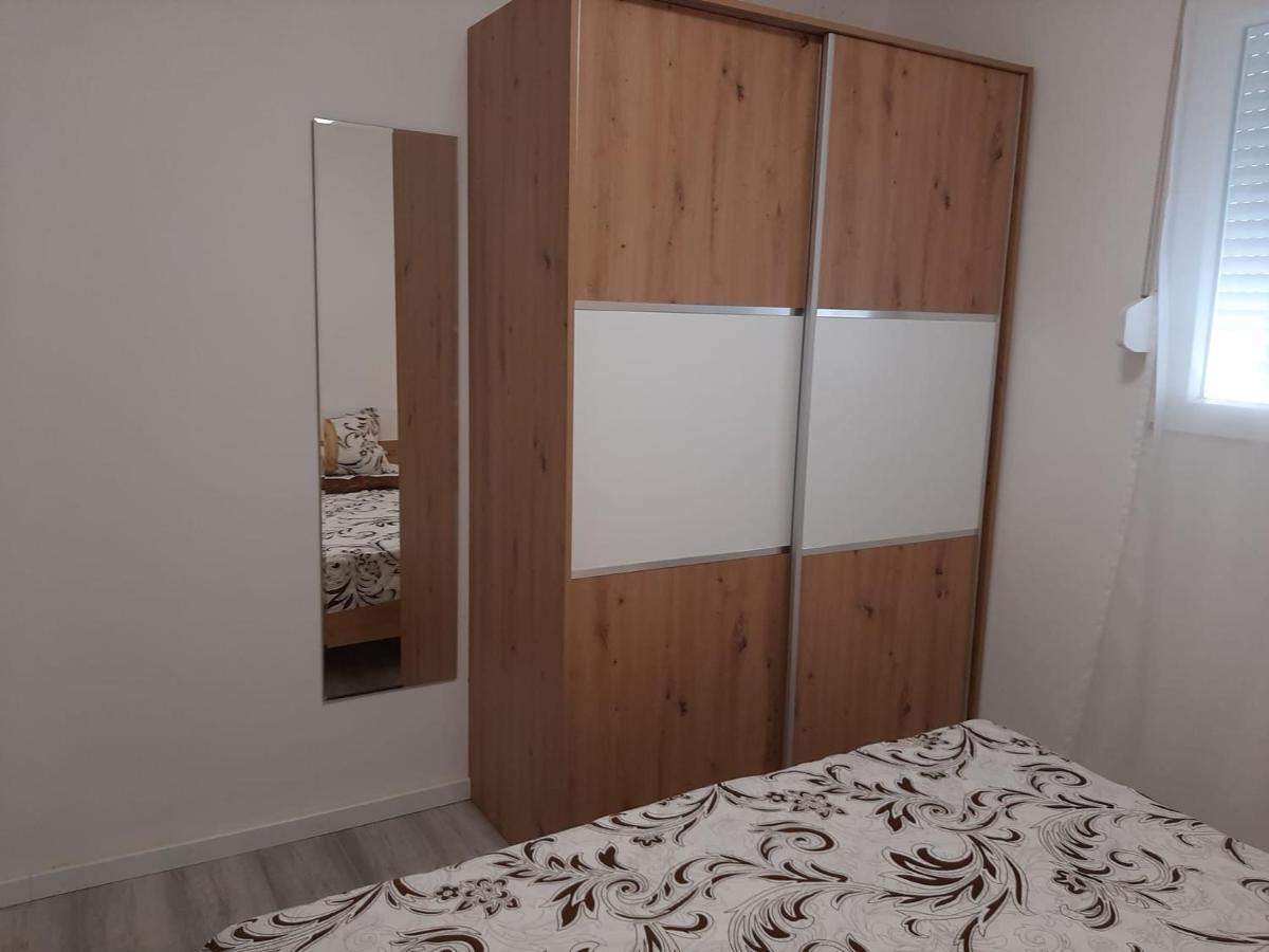 H&F Apartmani Vir Bagian luar foto