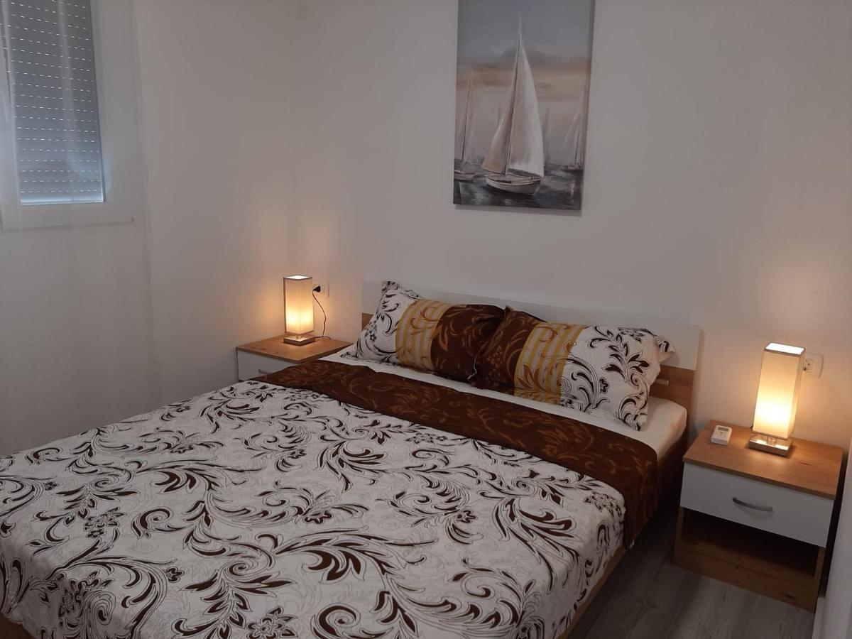 H&F Apartmani Vir Bagian luar foto
